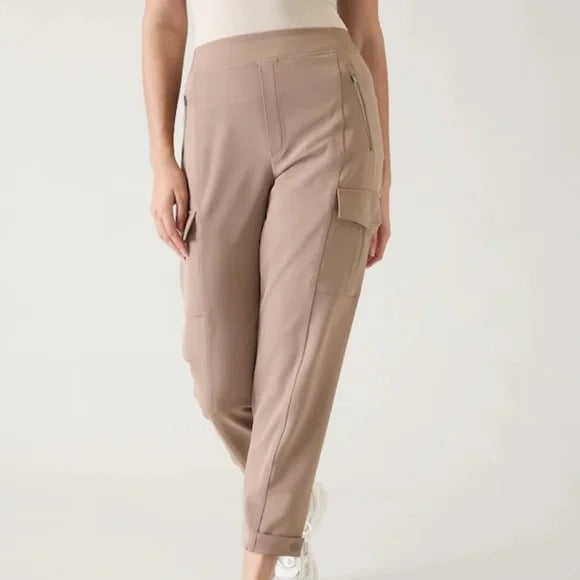 New Athleta Taupe Endless High Waist Cargo Travel Pant Size 12 T MSP$129