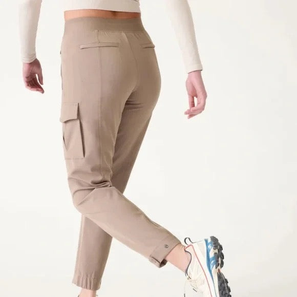 New Athleta Taupe Endless High Waist Cargo Travel Pant Size 12 T MSP$129